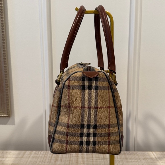 Burberrys Tan Nova or Haymarket Checked Boston Bag - Picture 5 of 13